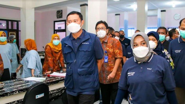 bupati-lamongan-yuhronur-efendi-pada-persemian-sejumlah-fasilitas-di-rsud-dr-soegiri