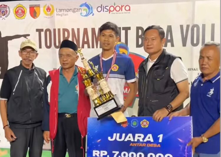 Bupati Lamongan Hadiri Final Turnamen Bola Voli Karangtaruna Cup Desa Bluri