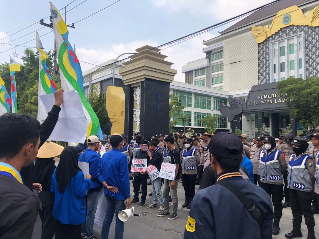 Kecewa Dengan Dinsos, PC PMII Lamongan Gelar Aksi Demonstrasi Di Dua Titik