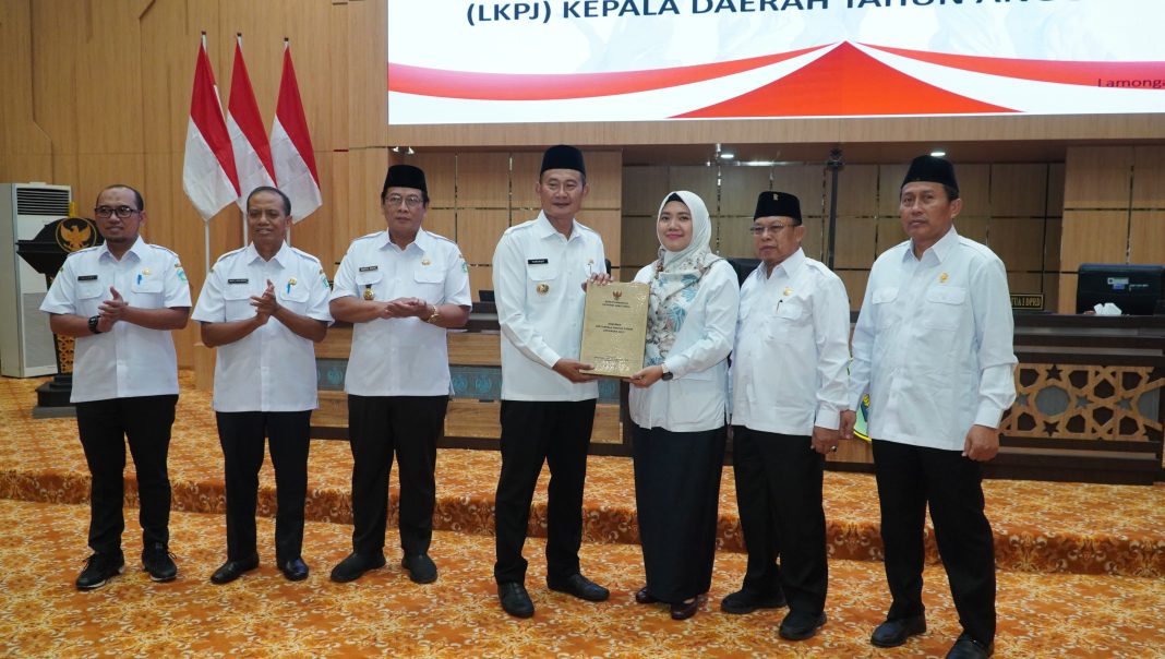 Sampaikan Laporan Keterangan Pertanggungjawaban (LKPJ), Yuhronur Efendi Sebut Lamongan Lampaui Target