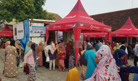 Tekan Melonjaknya Harga Bahan Pokok, Pemkab Lamongan Hadirkan Operasi Pasar Di Safari Ramadan