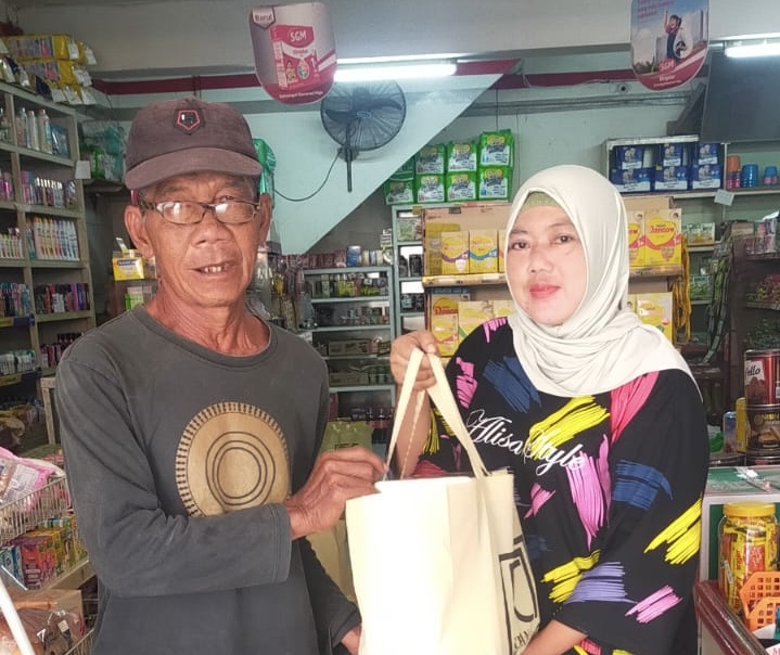 Hadir Di Tengah Masyarakat, Radio Prameswara Berbagi Sembako Di Bulan Ramadan.