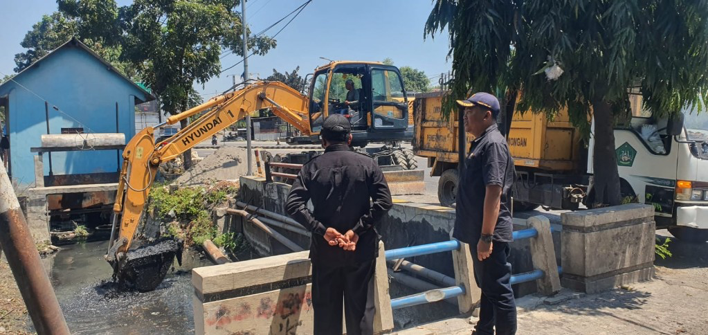 Trus Di Gebut, inilah beberapa titik wilayah pembersihan saluran air di wilayah Kabupaten Lamongan.