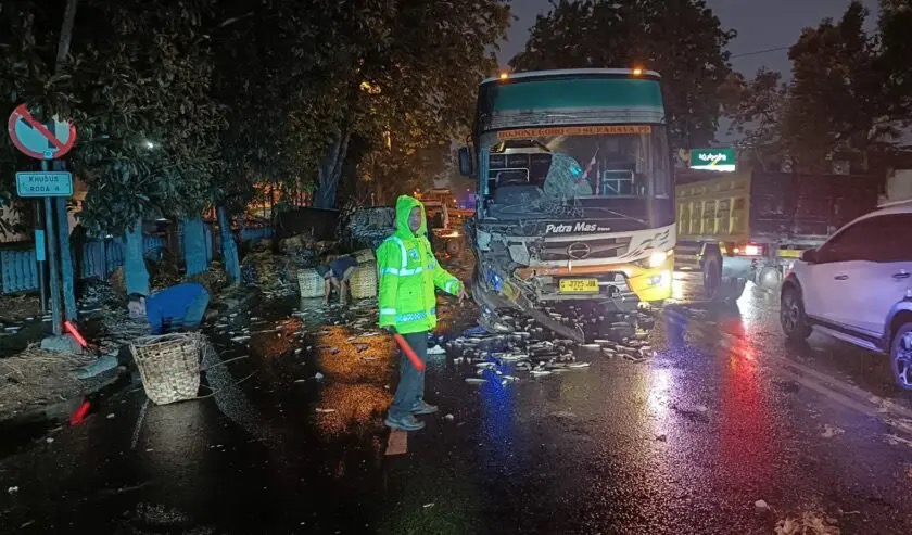 Satu Orang Tewas Dalam kecelakan yang Melibatkan Bus dan pickup