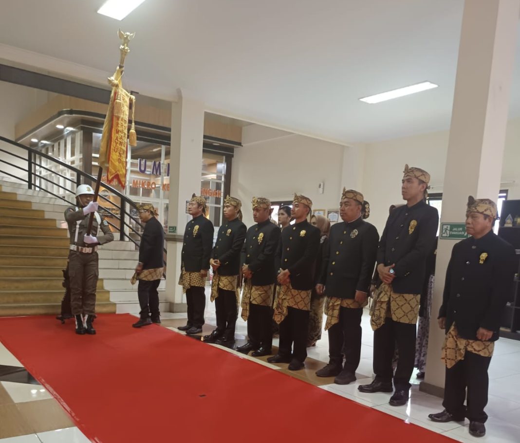 Peringati HJL Ke 456, Pemkab Lamongan Laksanakan Kirab Pataka