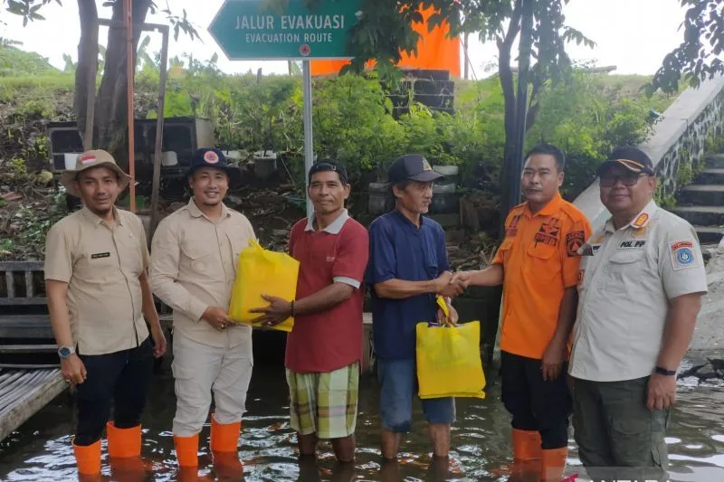 Total 18 Desa di Terjang Banjir, BPBD Lamongan Berikan Bantuan