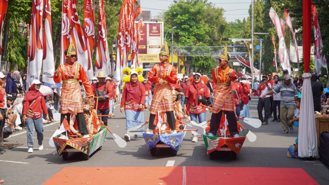 Semarak Karnaval Pelajar: Lamongan Merayakan Kemerdekaan ke-80 dengan Kreativitas dan Nasionalisme Generasi Muda