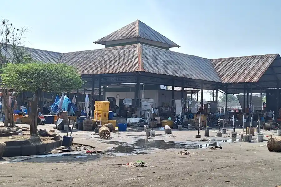 Pasar ikan Lamongan ynag berada di Kelurahan Tumenggungan, Kecamatan Lamongan.