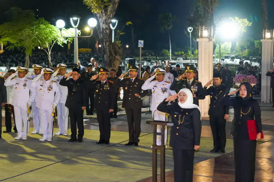 Dari Makam Pahlawan: Apel Kehormatan di TMP Surabaya, Khofifah Ajak Maknai Kemerdekaan sebagai Persatuan Sejati