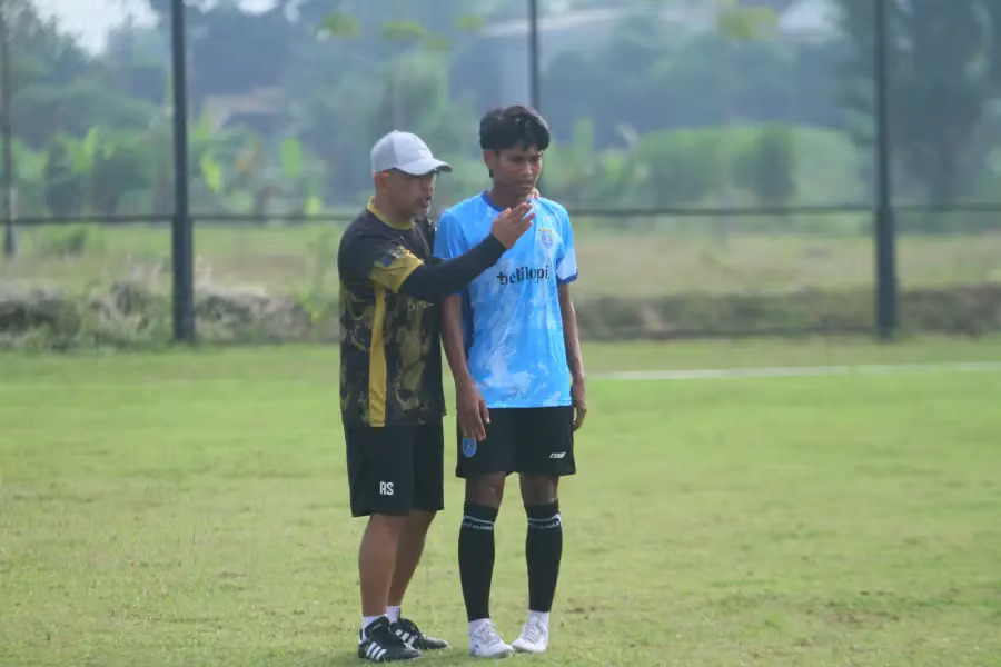 Gegar Dinding Laskar Joko Tingkir: Affani Merasa Kehilangan Ditinggal Aji Santoso, Analisis Kritis Dinamika Pemain-Pelatih di Tengah Kompetisi Krusial