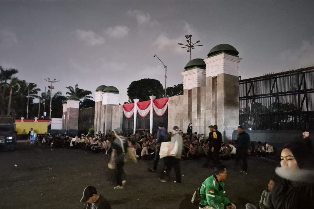 Fakta Demo DPR 27 Agustus: Kenapa Ojol & Warga Bertahan?