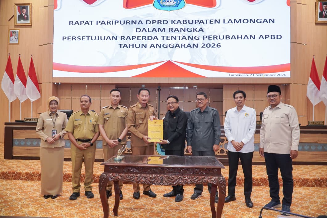Dokumen rincian perubahan APBD Lamongan 2026 dengan stabilo merah pada angka defisit anggaran daerah.
